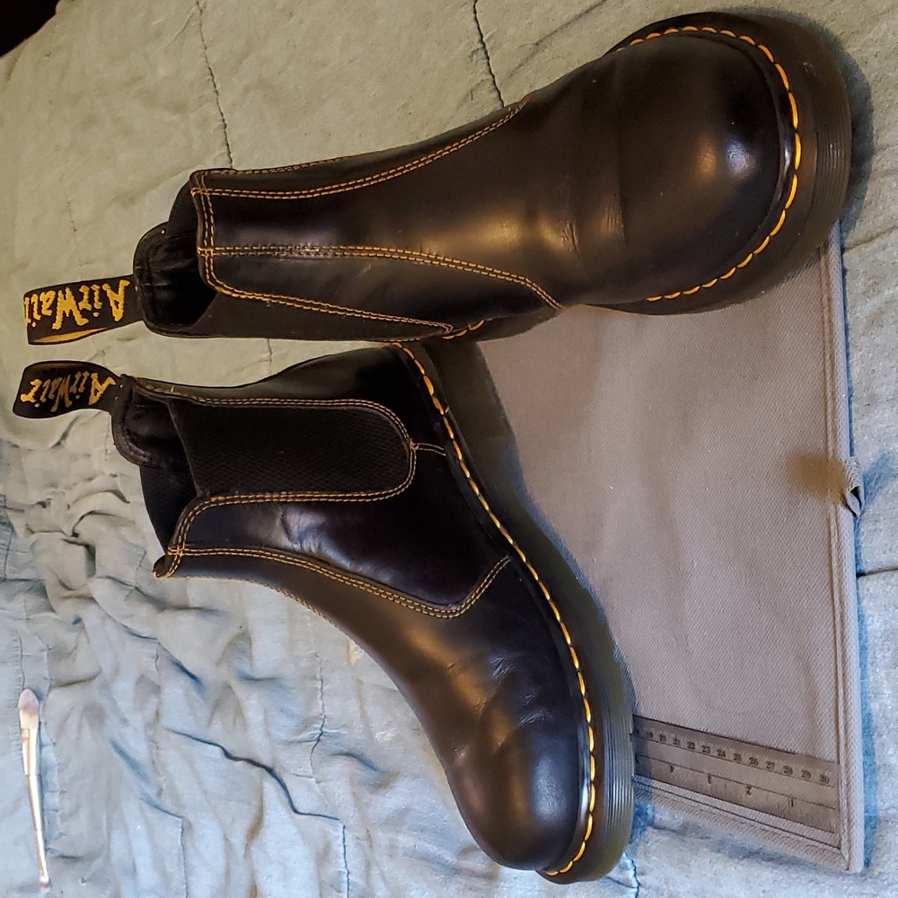 Dr Marten 2976 Yellow Stitching Atlas Leather Chelsea Boots M 7 W 8